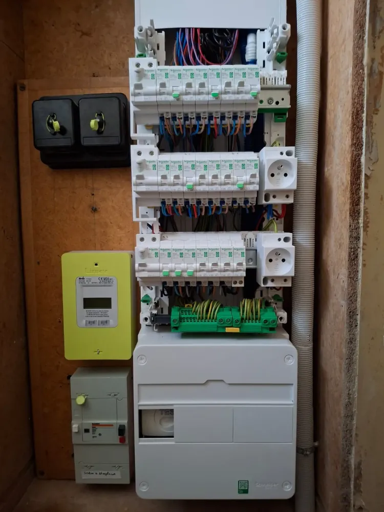 raccordement tableau electrique près de Valmont