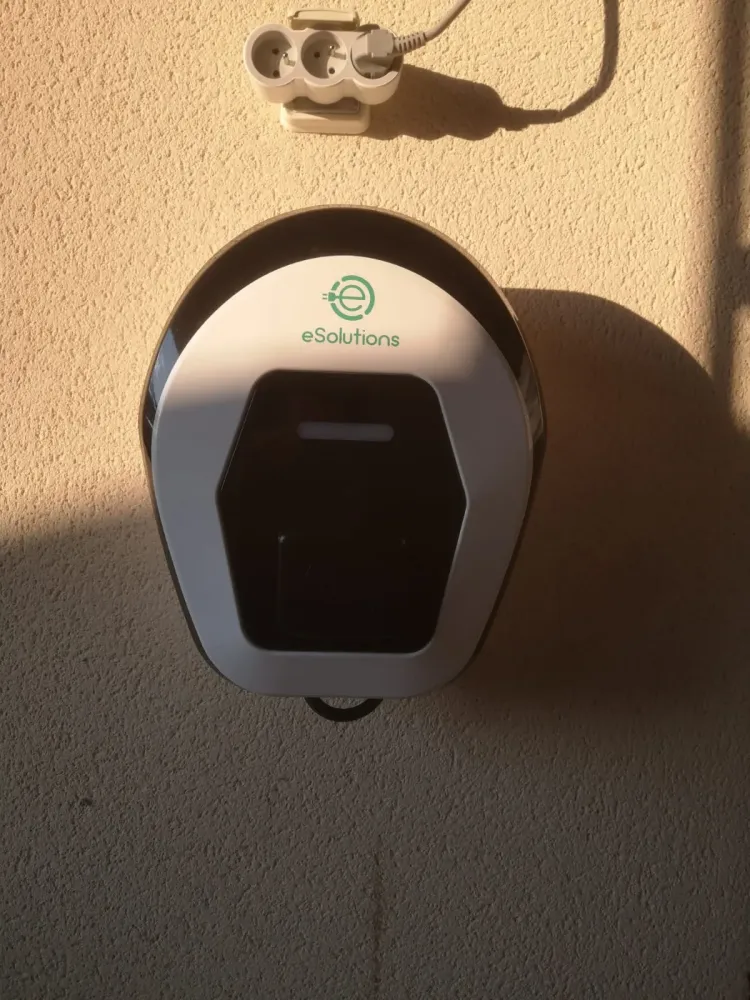 Borne de recharge près de Bec de Mortagne